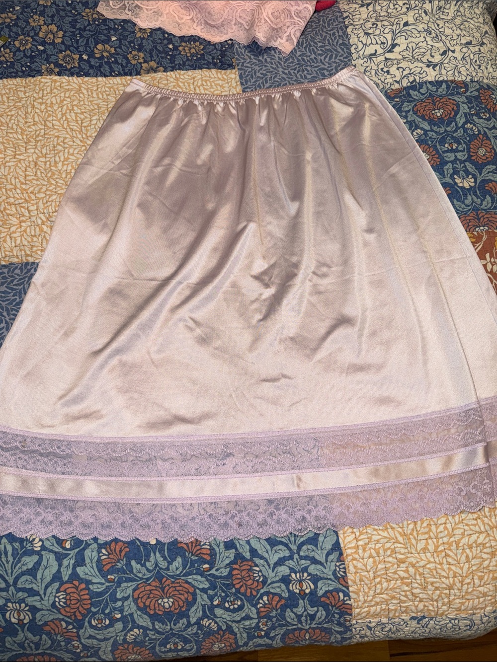 Vintage lilac slip skirt with lace trim - Picture 1 of 7